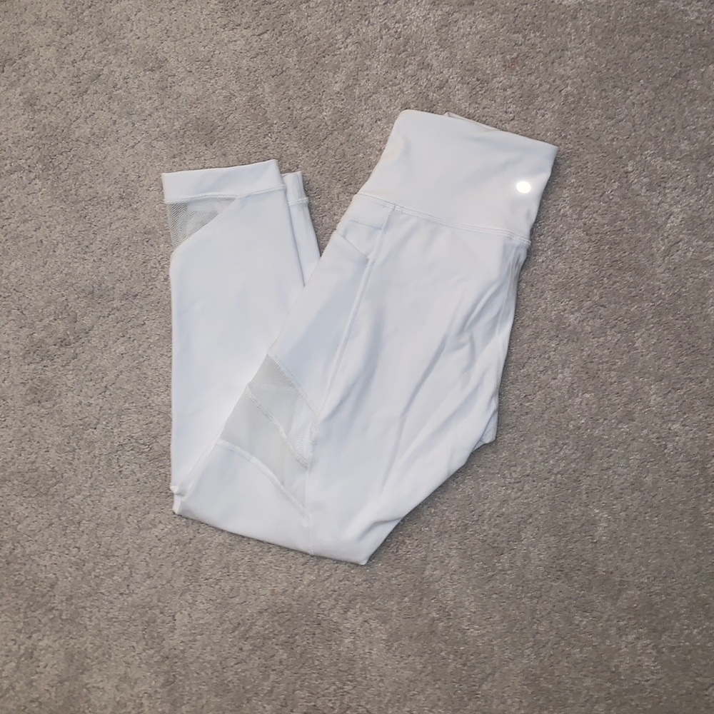 Lululemon White cropped leggings with mesh size 6